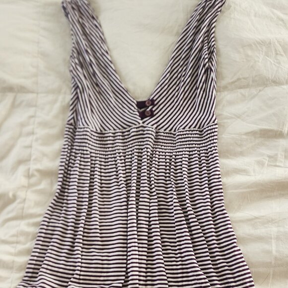 Split Dresses & Skirts - Super cute SPLIT brand sleeveless deep v striped dress